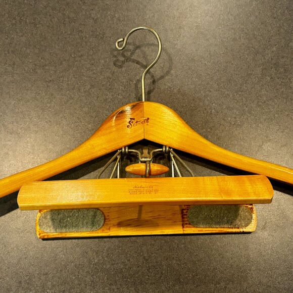 Vintage Setwell 18" Heavy Wooden Suit Hanger With Trouser Clamp Hanger - Picture 5 of 6